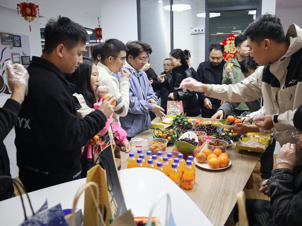 PTI 圣诞奇趣派对:暖意在礼物间流淌(images 13)